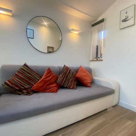 Lovely And Modern Studio Apartment. Боргемвуд Екстер'єр фото